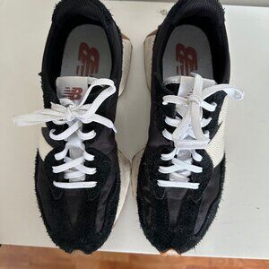 New Balance 327 Sneakers